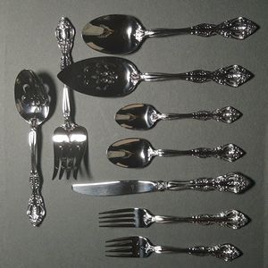 Flatware set - 8 please settings